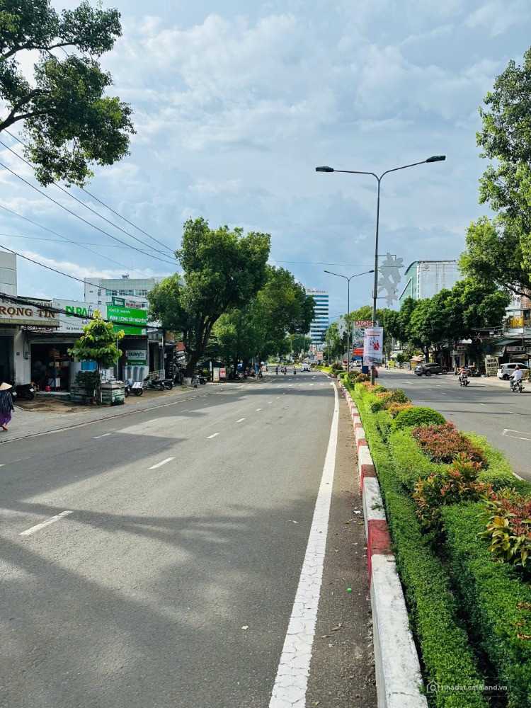 Cần bán lô đất mặt tiền Trường Chinh, cách KS Mường Thanh chỉ 400m, Pleiku