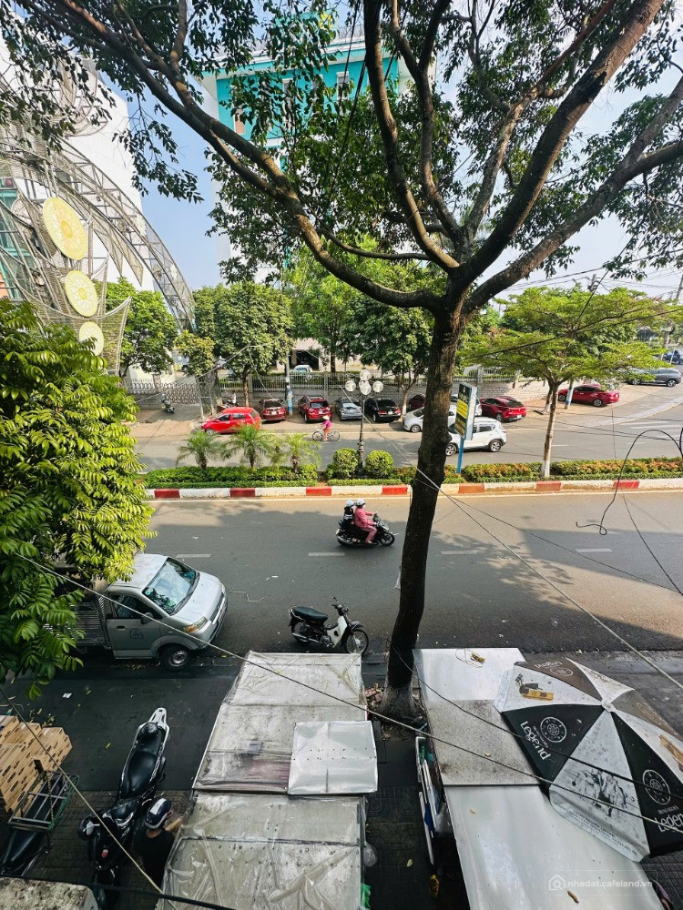 BÁN NHÀ MẶT TIỀN CÁCH MẠNG THÁNG 8, NẰM NGAY NGÃ 3 HOA LƯ, TP. PLEIKU