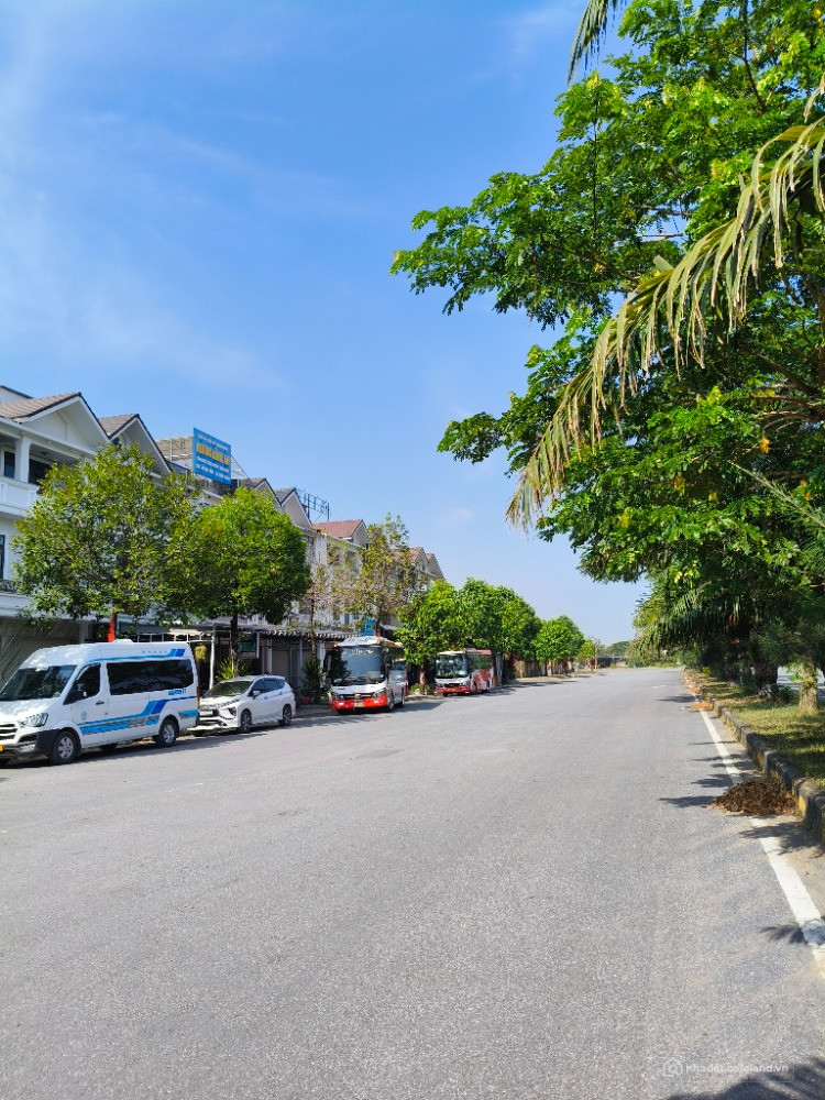Còn mấy lô Biệt Thự, Nhà đường 33m, nhà đường 45m cần bán. Sổ sẵn sang tên ngay.