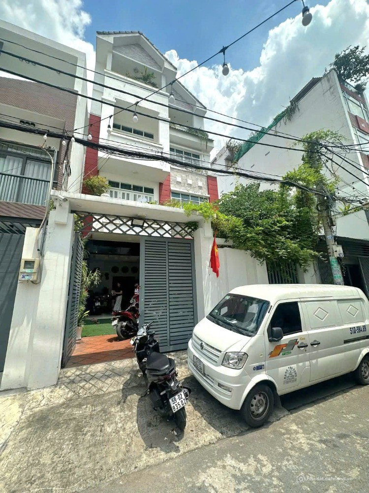 Siêu Phẩm Villa Phố ngay CHợ Tân Hương-DT 7.6x22.Đúc 3 Lầu-st-Mái ngói