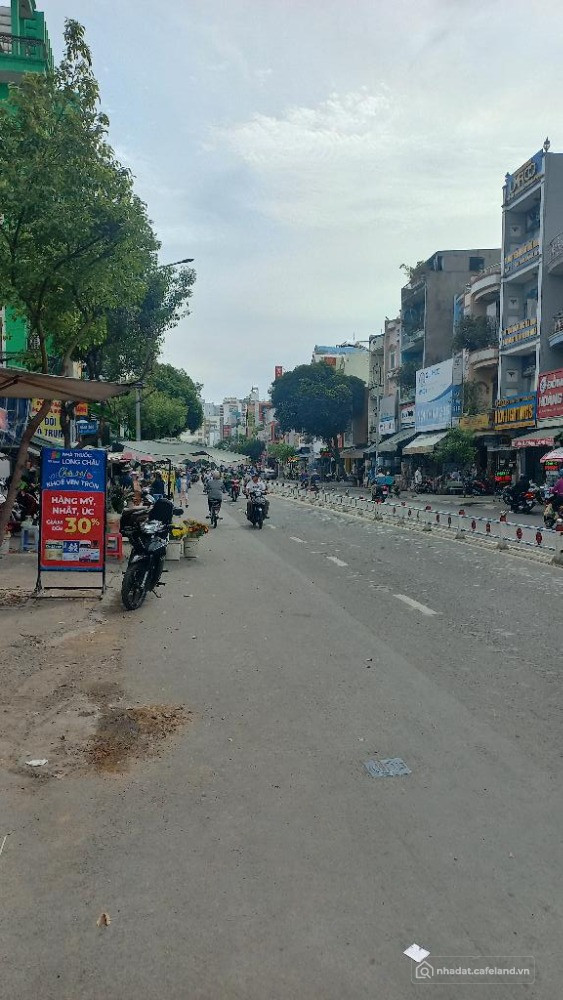 16.2 tỷ mặt tiền hẻm giữa chợ Nguyễn Sơn kinh doanh đa ngành nghề tiệm vàng..