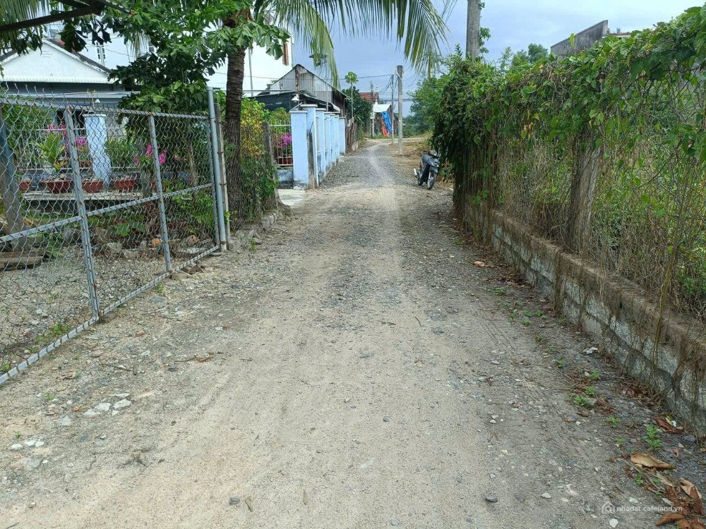 Bán đất 623m2 có 180m2 thổ cư giá 3ty115 tại Suối Tân, Cam Lâm, Khánh Hòa