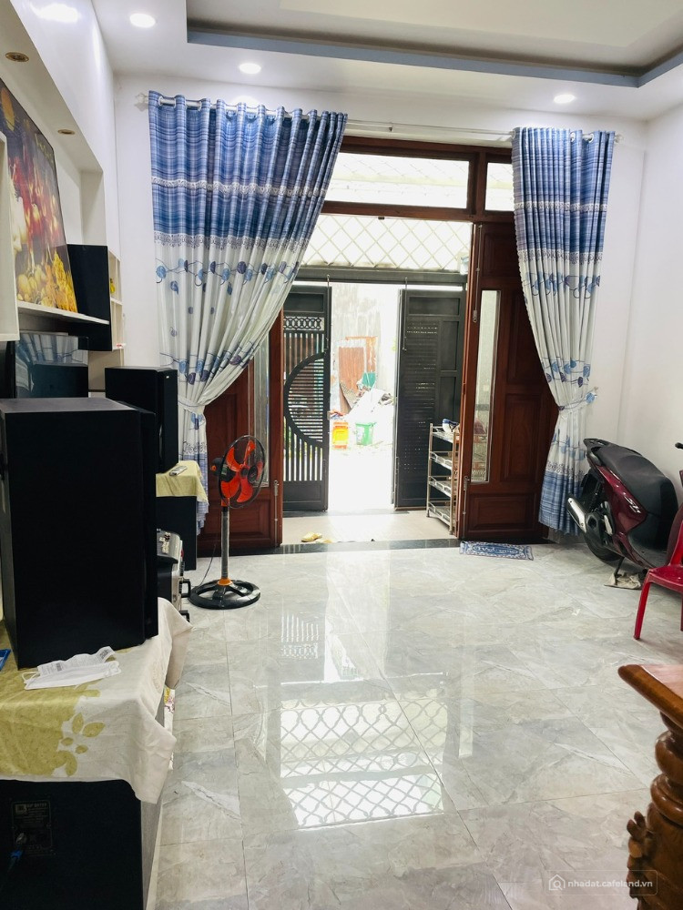 Nhà Chính Chủ. Sổ Hồng Riêng. Trệt 3 Lầu. Giá: 5.8 tỷ