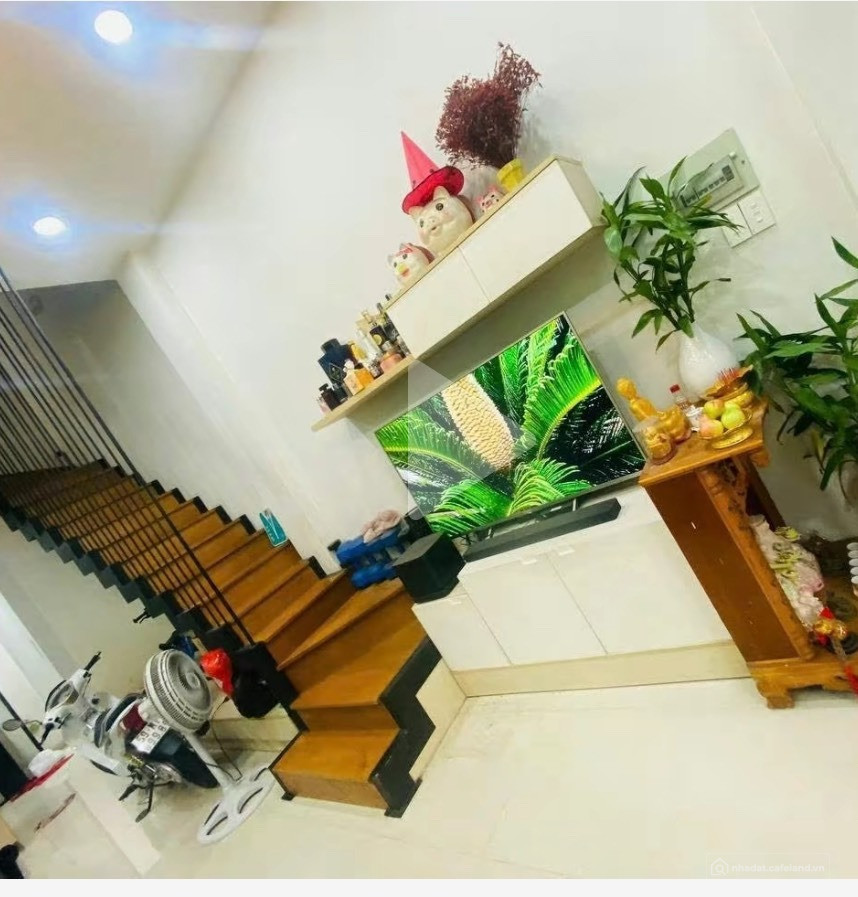 Bán nhà chính chủ Hà Huy Giáp. SHR. DT: 4 x 13m2. 1tr. 2L, 4P. Ngủ. Giá: (5)tỷ