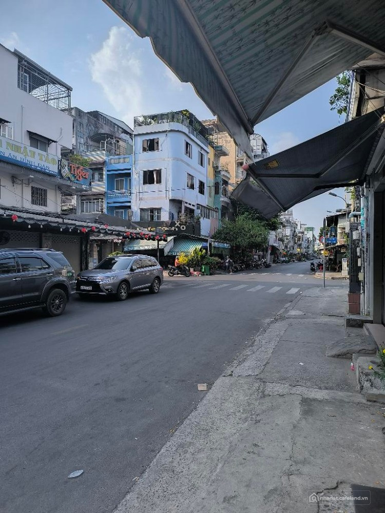 Quận 10, Mặt tiền Nguyễn Tiểu La, phường 8, 40m2, 3 tầng, 10.9 tỷ thương lượng