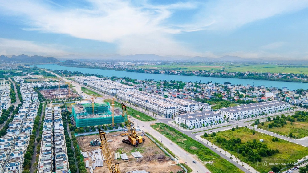 BÁN NHÀ PHỐ 5 TẦNG ĐỐI DIỆN VINHOMES, GẦN ỦY BAN PHƯỜNG HẠC THÀNH, CHỈ 5,X TỶ