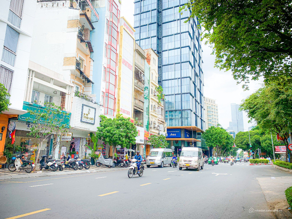 Bán gấp nhà mặt tiền đường lớn Bến Thành Q1, 81m², 5 tầng, giá tốt
