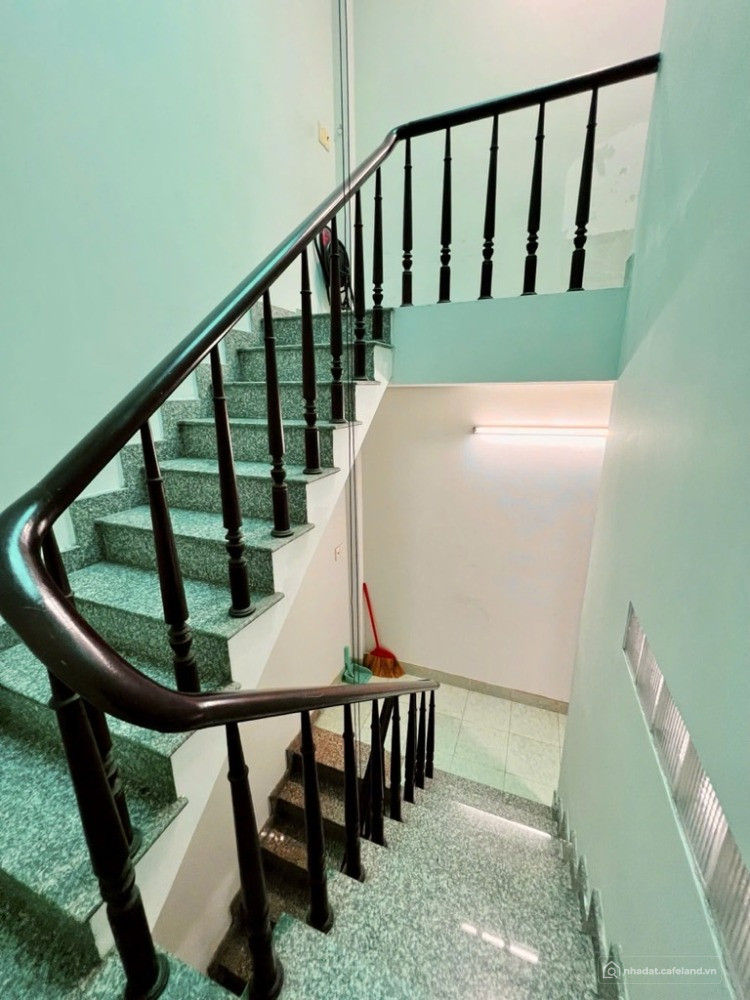 Nhà trung tâm Quận 3 giáp Quận 1, 1s ra MT, 4 tầng đúc, giá cực tốt chỉ 5.