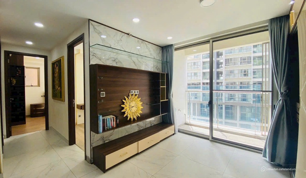 Giá tốt! Bán căn 2PN 75 m2 đầy đủ nội thất tầng cao gió mát. Sổ hồng bán 7,7 tỷ
