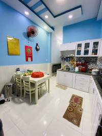 Quận 11- gần MT Hẻm thông 38m2- 3 tầng 4PN giá chỉ nhỉnh 4 tỷ.