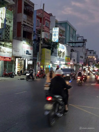 Bán nhà HXH, sát mặt tiền CMT8, P10, Q3, kết cấu đẹp, khu tiện ích, vị trí vàng,
