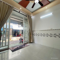 Bán nhà 2 lầu mới đẹp lộ giới 10m sổ hồng hoàn công tặng full nội thất