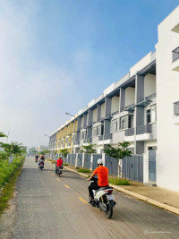 Bán nhà phố Phước Đông New City Trảng Bàng 2 lầu giá 1,936 tỷ ck 140tr sổ sẵn