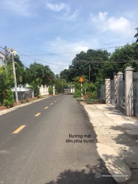 Bán 235 ,2 m đất hai mặt tiền đường nhựa, có 150 m thổ cư ,