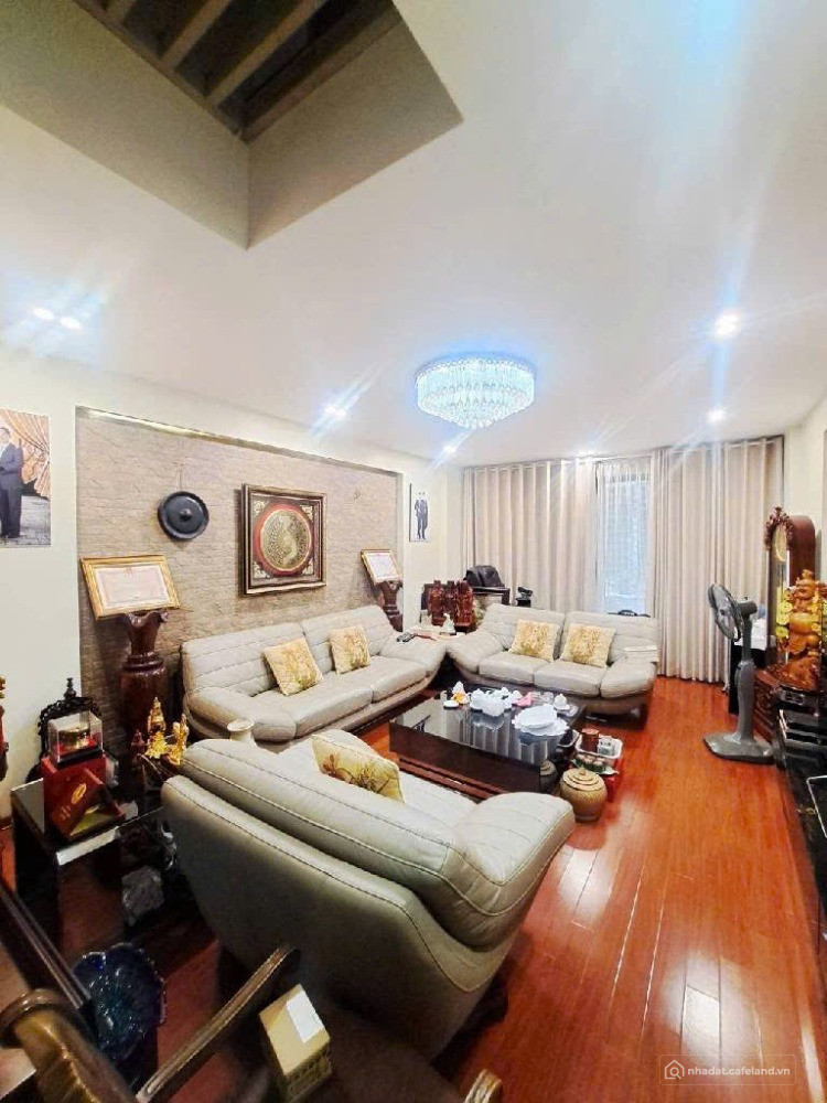 Bán nhà phố Nguyễn Đình Hoàn, oto tránh, 2 thoáng, 80m2 giá 18,5 tỷ