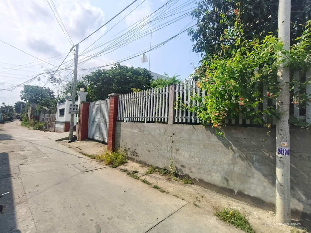 Chủ cần bán lô đất đẹp gần quốc lộ rộng 15m. diện tích 10x16m. thành phố Tân An