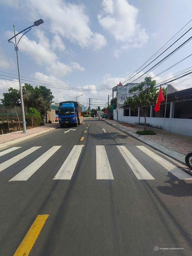 Chủ cần bán lô đất đẹp gần quốc lộ rộng 15m. diện tích 10x16m. thành phố Tân An