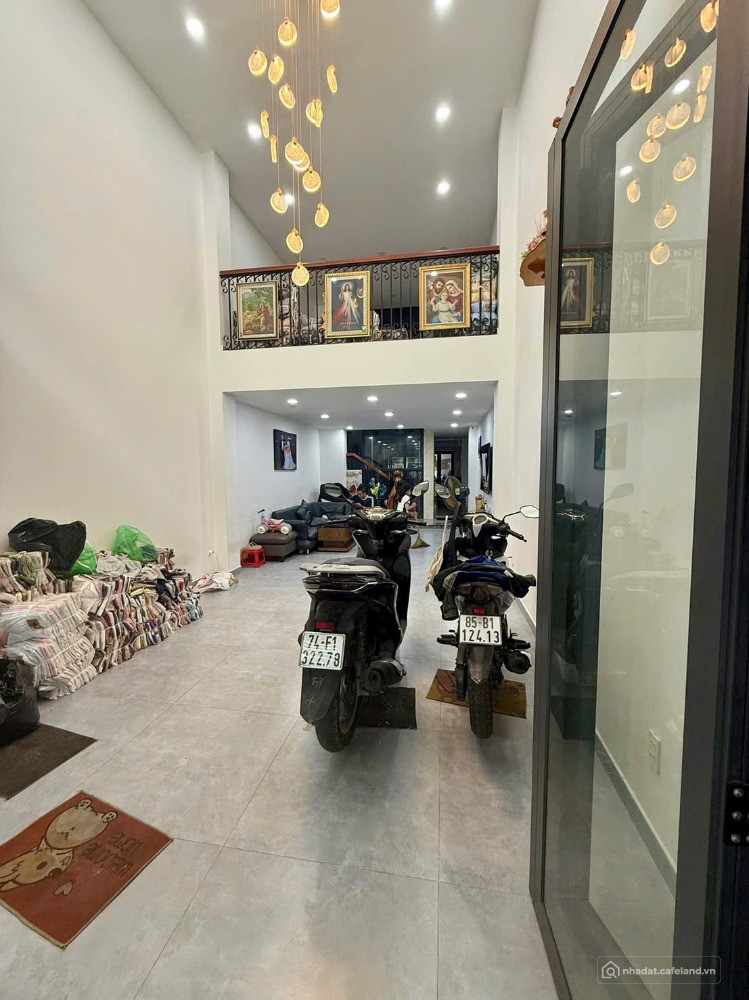 Nhà VIP Trịnh Đình Trọng (4.1x21m nở hậu) Nhà 3 Lầu Mới 99%, Thang Máy