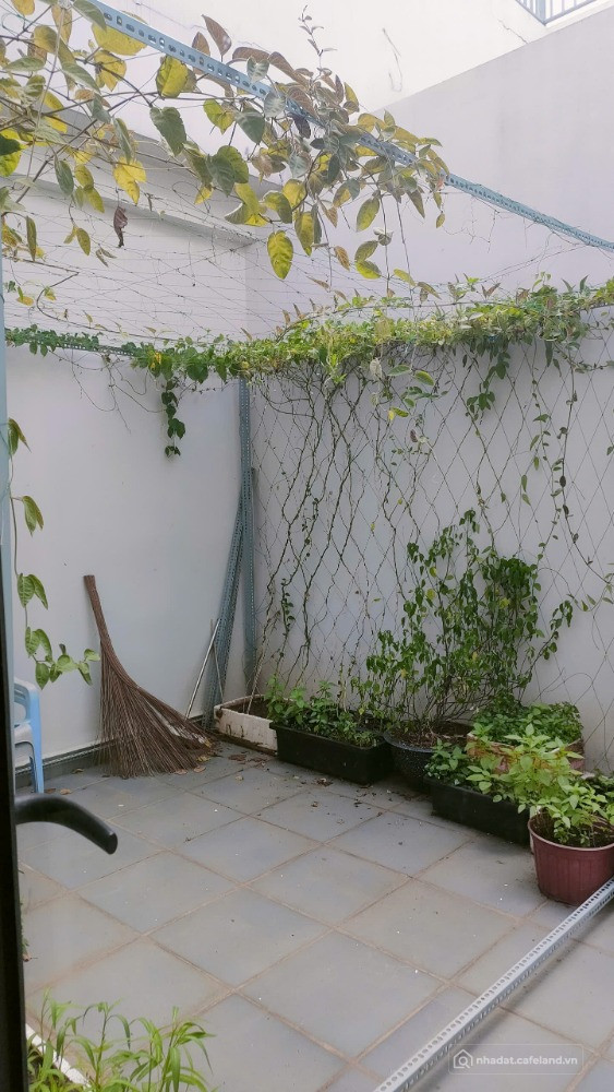 Bán căn hộ 69,5m2 có SÂN VƯỜN Vinhomes Q9