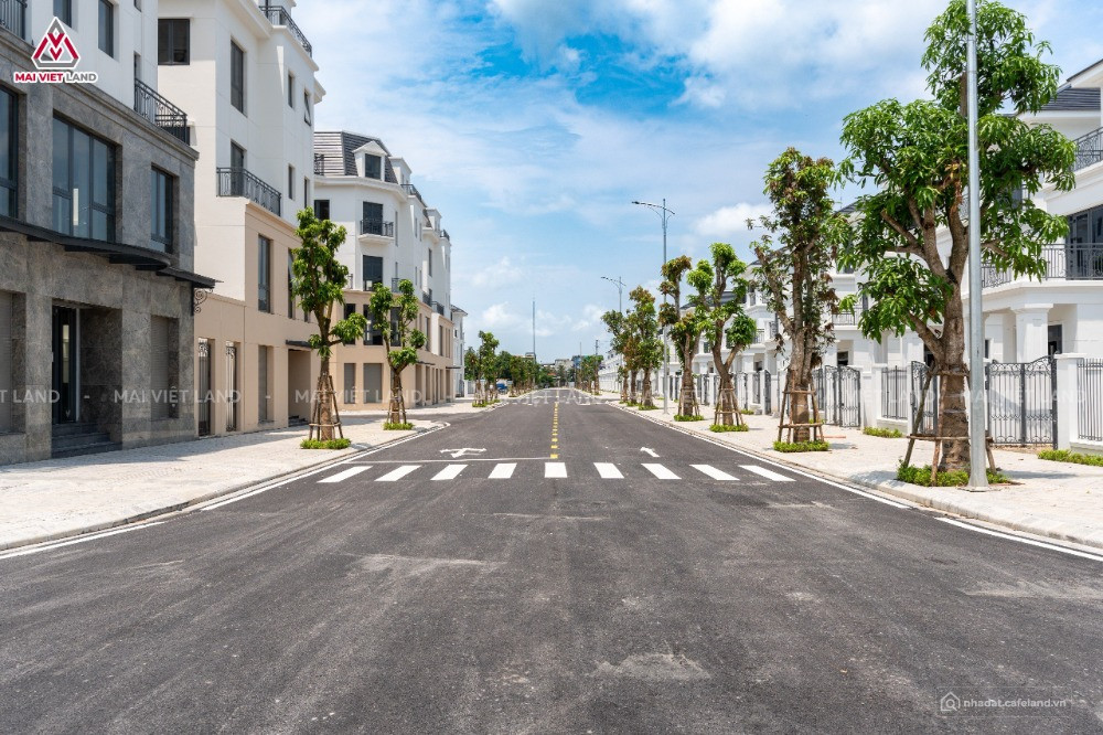 BÁN NHÀ PHỐ 5 TẦNG NGAY VINHOMES, CHỈ VỚI VỐN 1,7 TỶ, ĐẦ TƯ CHẮC THẮNG