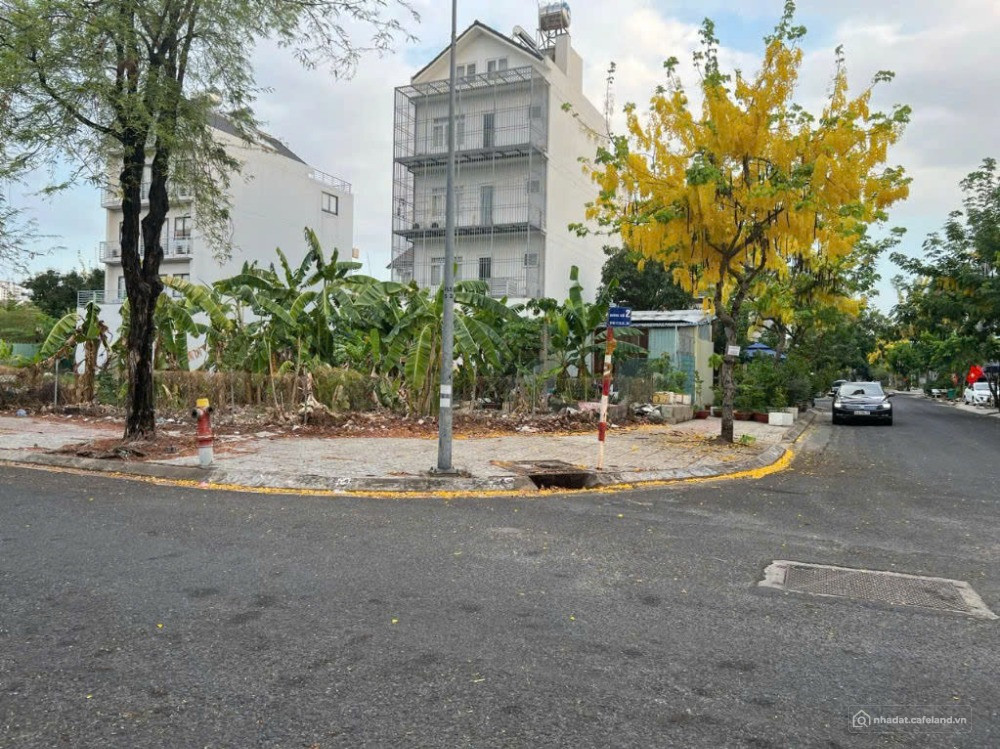 Bán Lô L1 dt 7x18m khu sadaco ven sông Tân Phong Quận 7. góc 2 mặt tiền