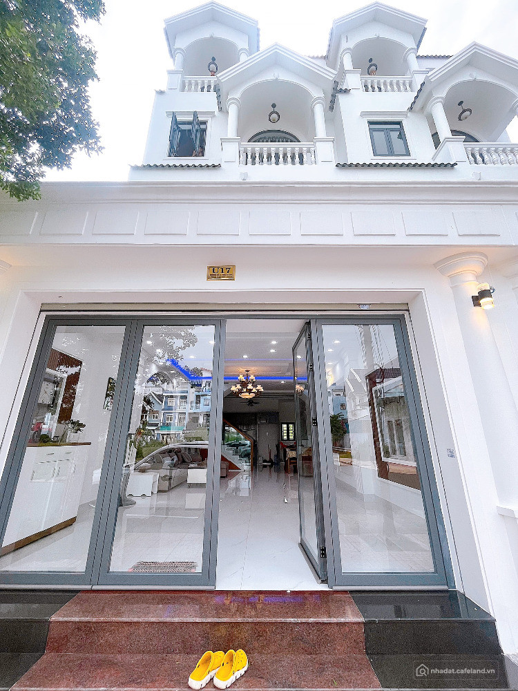 Chính chủ bán nhà mặt tiền, DT 80m2, 5 PN, Five Star Eco City