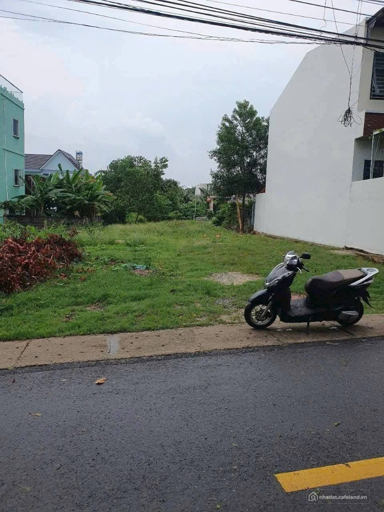 CẦN TIỀN CHO THUÊ 512M2 ĐẤT Ở NGAY CHỢ GẦN TRƯỜNG HỌC DÂN CƯ ĐÔNG. GIÁ 220 TRIỆU