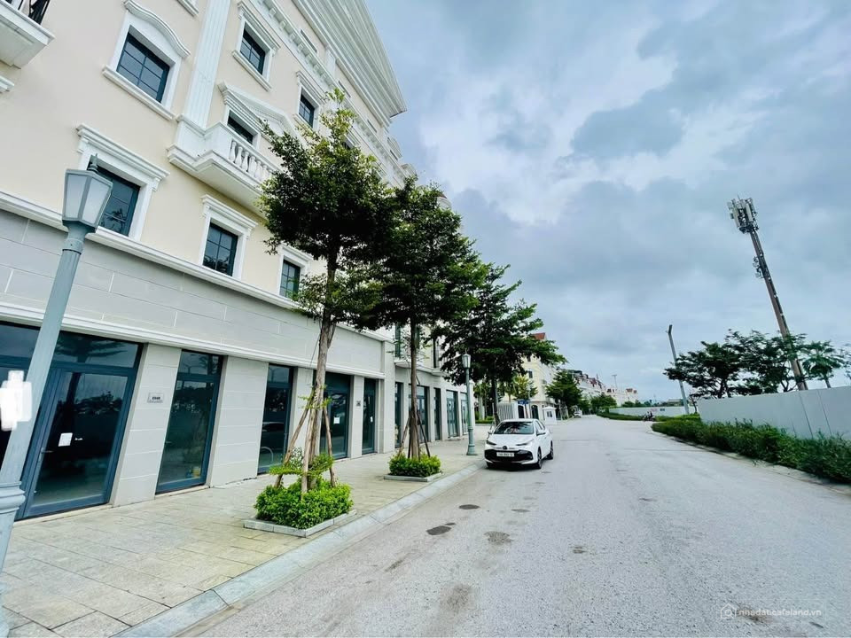 Chính chủ bán Cắt Lỗ 3,5 tỷ căn Shophouse 5,5 tầng view Biển cạnh trục thông 36m