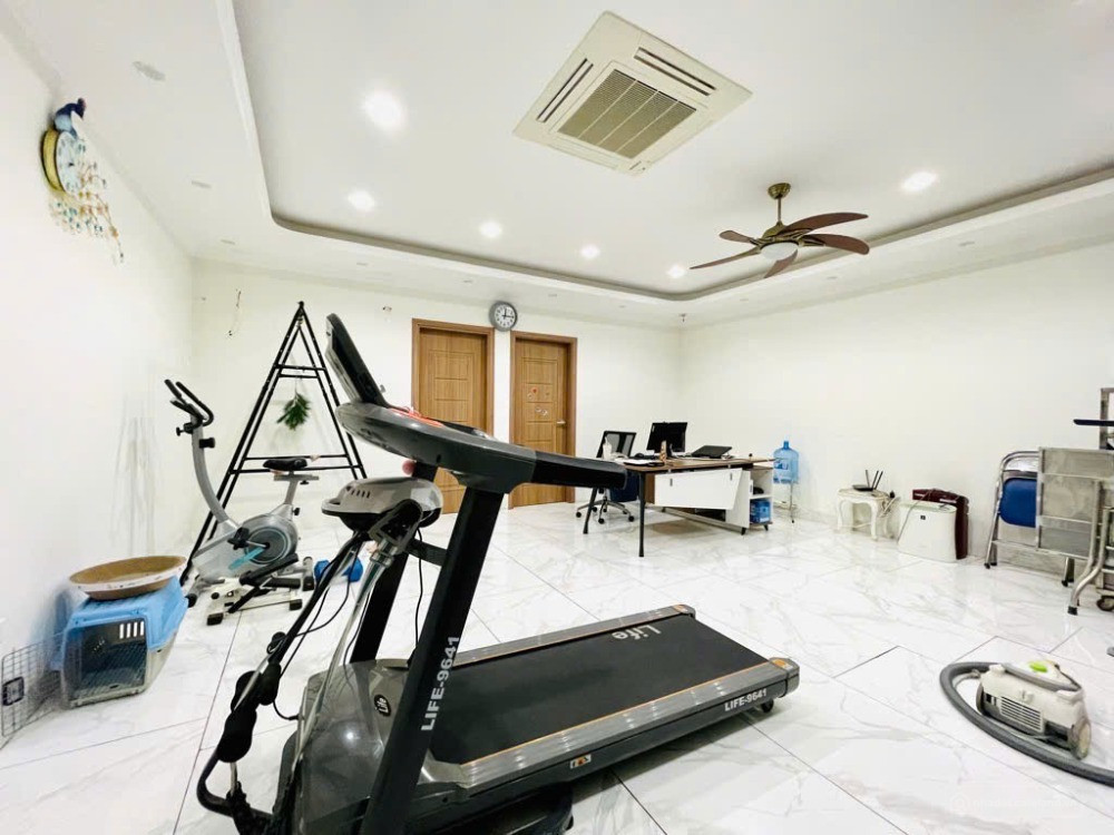 Bán nhà Hoàng Quốc Việt 70m2, 5T, MT 4.8m, ngõ ôto, cạnh hồ, 22 tỷ