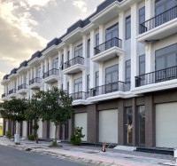 BÁN NHÀ 3 LẦU + 1 TUM MẶT TIỀN VÀNH ĐAI 4 – ĐỨC HÒA