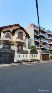 Biệt thự ngay Thăng Long,P.4,Q.Tân Bình - 13x17(CN: 220m2)3 tầng - Gía: 36 tỷ TL