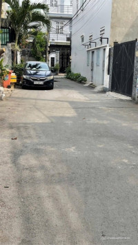 Nhà nát, giá hời, vị trí không chê vào đâu đựợc ngay Trung tâm.