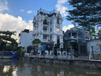 Biệt thự view sông Tân Phong, Q7