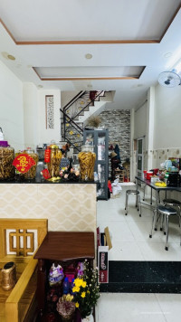 Quạn 8- nhà đẹp 4 tầng 3PN 4WC không Qh giá chỉ 3 tỷ hơn.