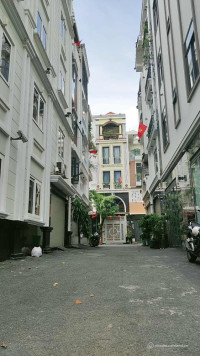 XE HƠI ĐỖ CỬA NƠ TRANG LONG BÌNH THẠNH NGAY PHẠM VĂN ĐỒNG, KHU PHÂN LÔ CAO CẤP,