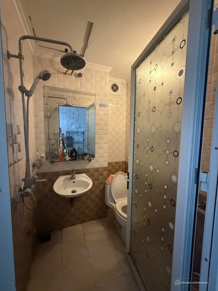 Bán nhà Nguyễn Đình Hoàn 69m2, MT 5.9m, ngõ ôto, đất đẹp, 17.6 tỷ