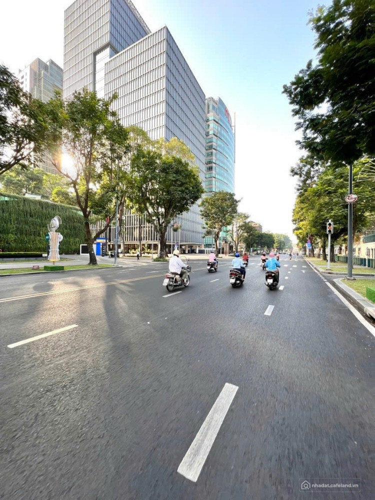  Siêu VIP Building 2MT Trần Hưng Đạo, Q.5 – DT 200m² – HĐ thuê 240tr/tháng – C