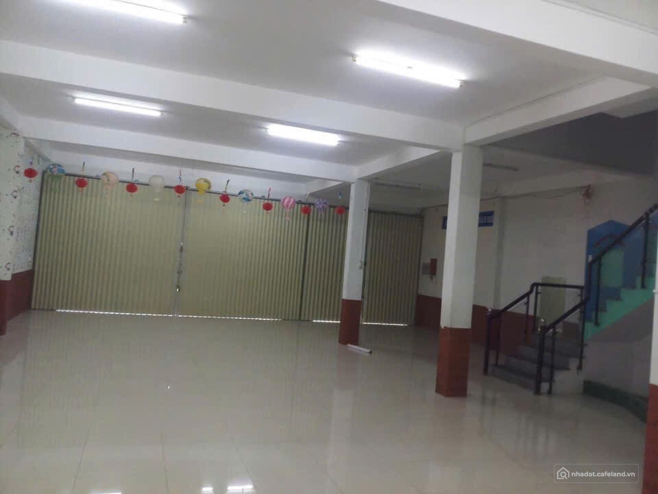cho thuê nhà trống - ngang 10 dài 15 ( 3 tầng ) rộng thoáng sạch sẽ