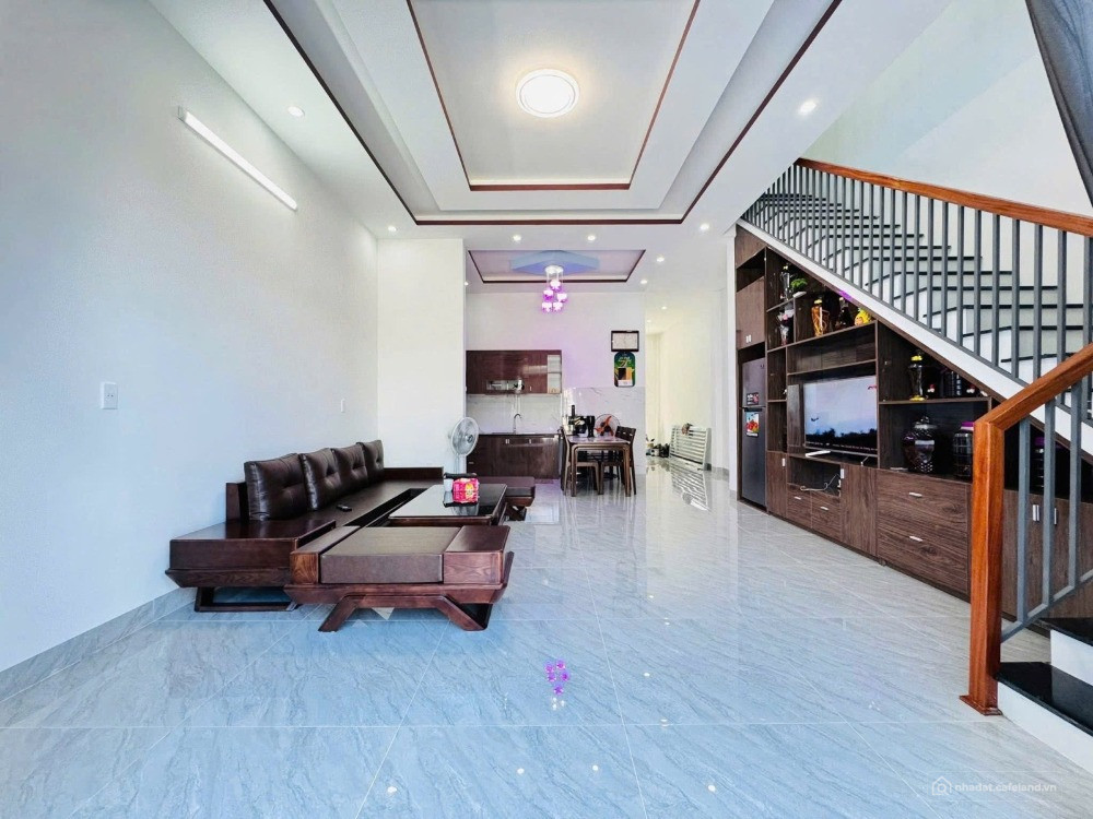 CHỈ 4,48 TỶ – NHÀ 2 TẦNG MỚI ĐẸP K428 TÔN ĐẢN, THÔNG RA ĐINH LIỆT