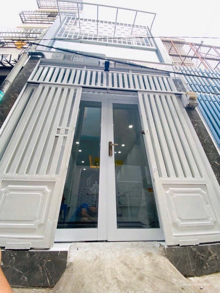 NHÀ MỚI Ở NGAY TRUNG TÂM PHAN XÍCH LONG - CÁCH MẶT TIỀN VÀI CĂN NHÀ