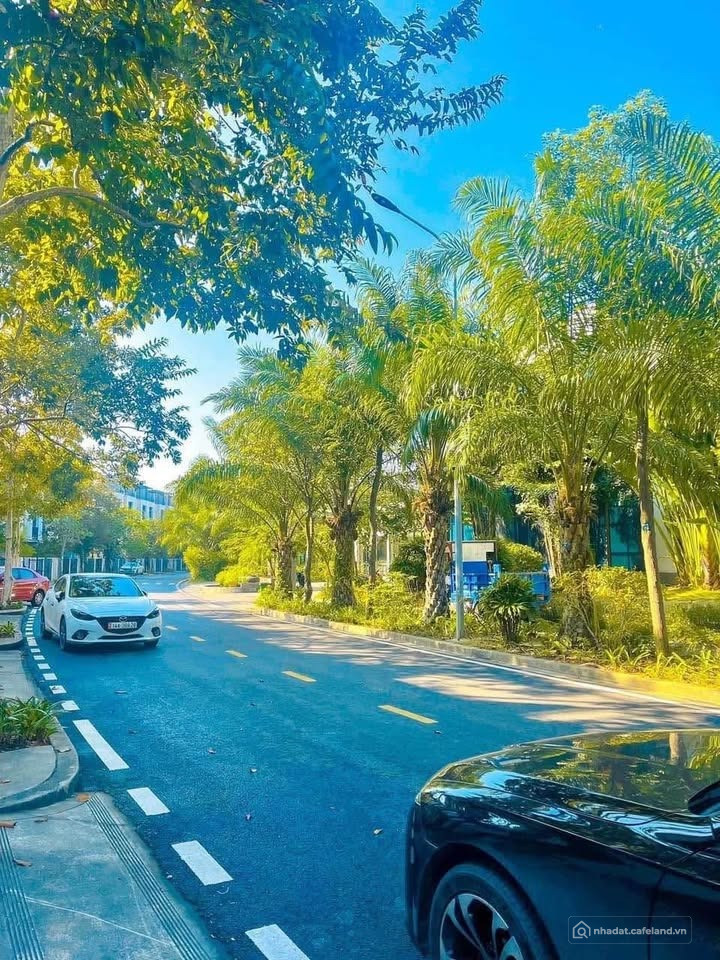 Chính chủ Bán Căn Liền Kề 3,5 Tầng 99m2 Ven Biển tại trung tâm du Lịch Bãi Cháy,