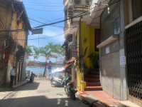 Cho thuê mặt bằng kinh doanh riêng biệt cạnh hồ Trúc Bạch