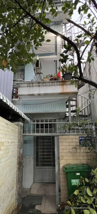 Vì phải đi định cư nên gia đình có nhu cầu bán nhà cho người thiện chí.