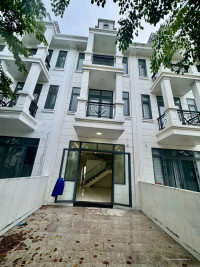 Nhà mặt tiền kinh doanh TT 990tr ở liền, nhà 2L1T Tại Tân Khánh - Tân Uyên cũ
