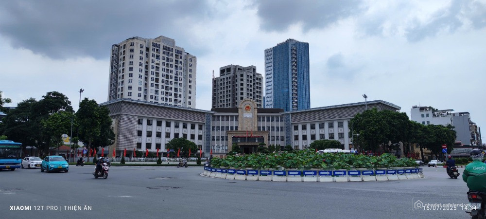 Lạc Long Quân, View Hồ Tây- Dt 95m2- Giá 50 tỷ gần Quận Uỷ- Lotte Mall- Siêu đẹp