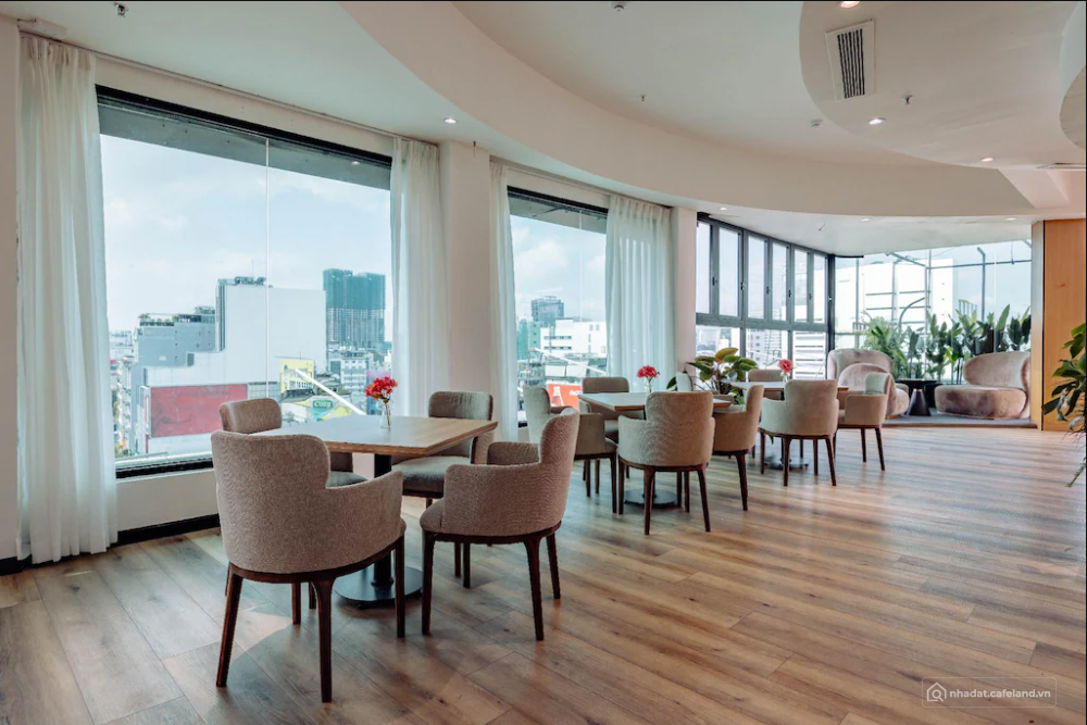 CHO THUÊ NHÀ KHÁCH SẠN 4 SAO -95 PHÒNG- ĐANG HOÀN THIỆN NỘI THẤT- 2,4 TỶ/TH