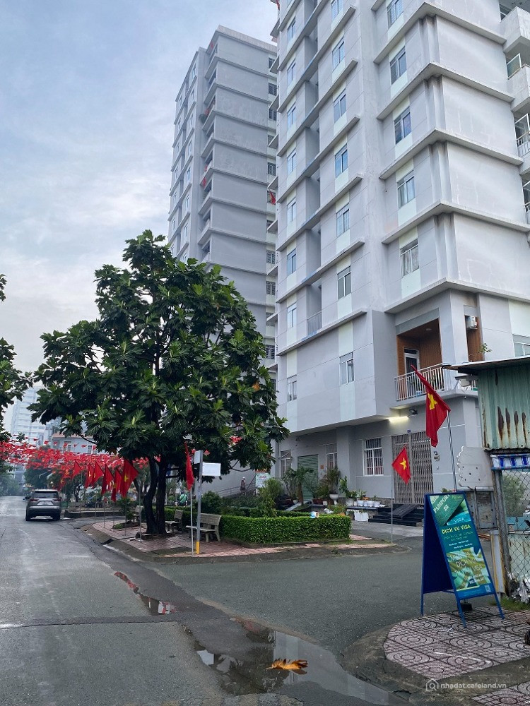 Chính chủ bán căn hộ không bị đối cửa, đầy đủ nội nhất, sổ hồng lâu dài, 68m2