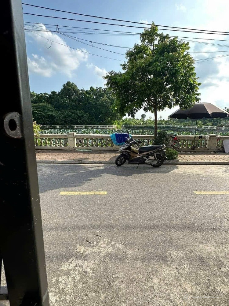 Bán 57m nhà 2 tầng view hồ Sen thôn Lời Đặng Xá, đang cho thuê 4,5tr hàng tháng