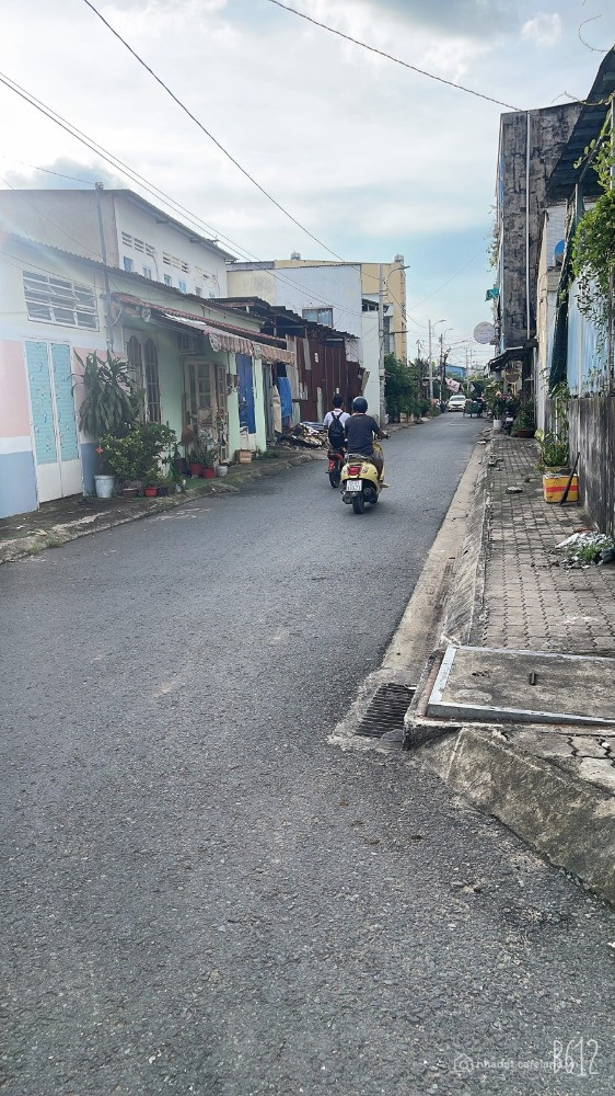 Quận 8- 104m2- 3 tầng đường nhựa ô tô.