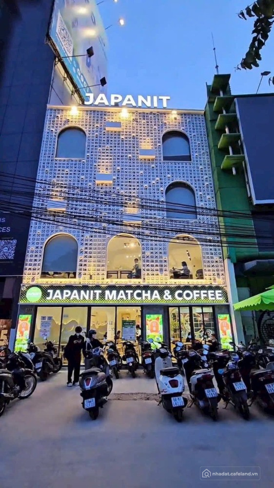 Bán gấp nhà MT Cách Mạng Tháng Tám, Quận 1, DT 8 x 15m, KC 5 tầng, thu nhập 250t